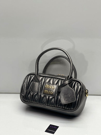 Miu Model Büzgülü Kadın Çantası